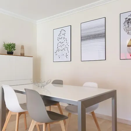 Le Corail Spacieux Avec Beau Et Ample Balcon, Au Centre, Idéal Pour Familles Et Petits Groupes *