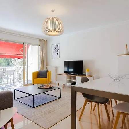 Apartment Le Corail Spacieux Avec Beau Et Ample Balcon, Au Centre, Ideal Pour Familles Et Petits Groupes *