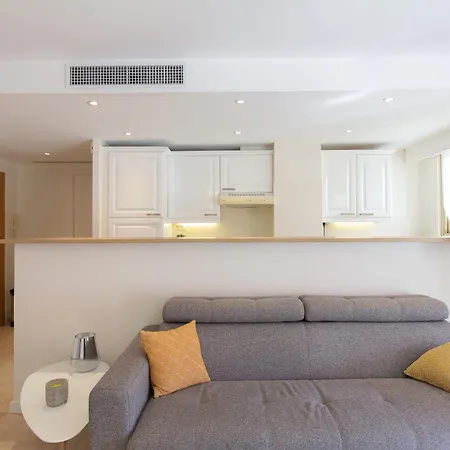 Le Corail Spacieux Avec Beau Et Ample Balcon, Au Centre, Ideal Pour Familles Et Petits Groupes *