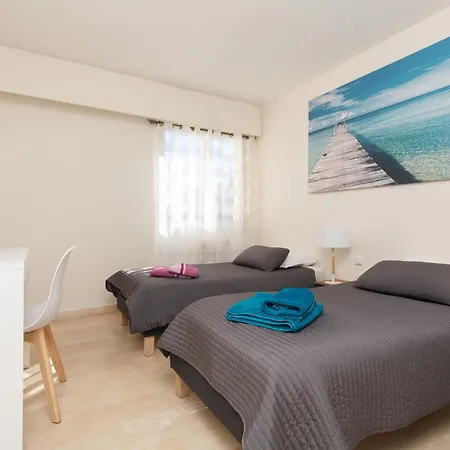 Le Corail Spacieux Avec Beau Et Ample Balcon, Au Centre, Ideal Pour Familles Et Petits Groupes