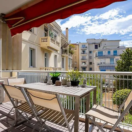 Le Corail Spacieux Avec Beau Et Ample Balcon, Au Centre, Ideal Pour Familles Et Petits Groupes Cannes