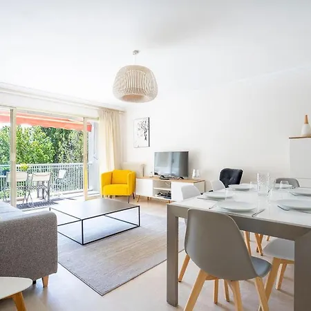 Le Corail Spacieux Avec Beau Et Ample Balcon, Au Centre, Ideal Pour Familles Et Petits Groupes Cannes