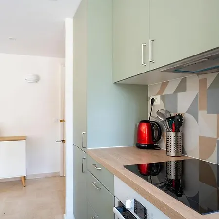Le Corail Spacieux Avec Beau Et Ample Balcon, Au Centre, Ideal Pour Familles Et Petits Groupes *