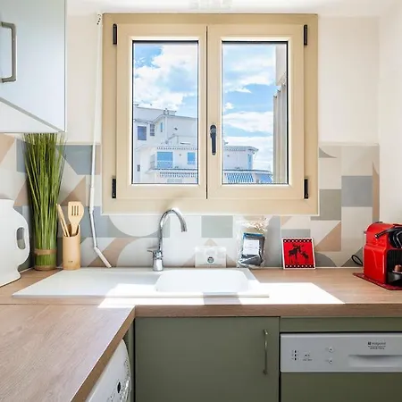 Le Corail Spacieux Avec Beau Et Ample Balcon, Au Centre, Ideal Pour Familles Et Petits Groupes Appartement