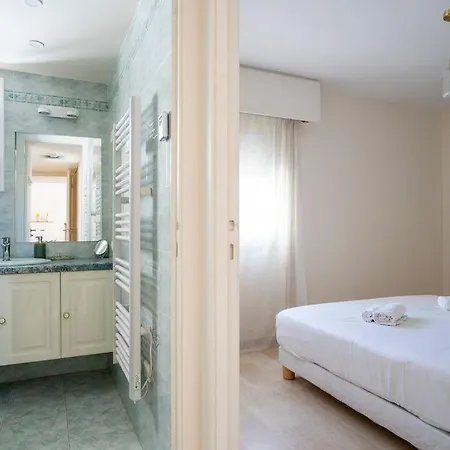 Le Corail Spacieux Avec Beau Et Ample Balcon, Au Centre, Ideal Pour Familles Et Petits Groupes Appartement