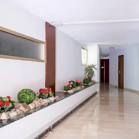 Le Corail Spacieux Avec Beau Et Ample Balcon, Au Centre, Ideal Pour Familles Et Petits Groupes *