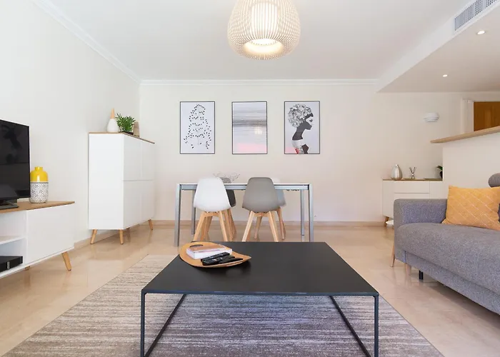 Le Corail Spacieux Avec Beau Et Ample Balcon, Au Centre, Ideal Pour Familles Et Petits Groupes דירה