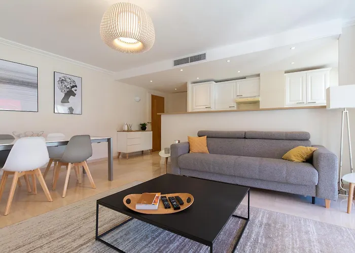 Le Corail Spacieux Avec Beau Et Ample Balcon, Au Centre, Ideal Pour Familles Et Petits Groupes דירה *