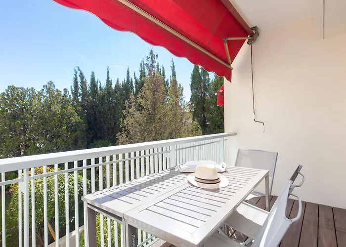 Le Corail Spacieux Avec Beau Et Ample Balcon, Au Centre, Ideal Pour Familles Et Petits Groupes דירה