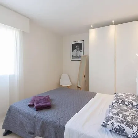 아파트 Le Corail Spacieux Avec Beau Et Ample Balcon, Au Centre, Ideal Pour Familles Et Petits Groupes