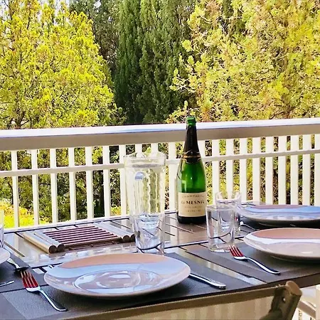 Le Corail Spacieux Avec Beau Et Ample Balcon, Au Centre, Ideal Pour Familles Et Petits Groupes *